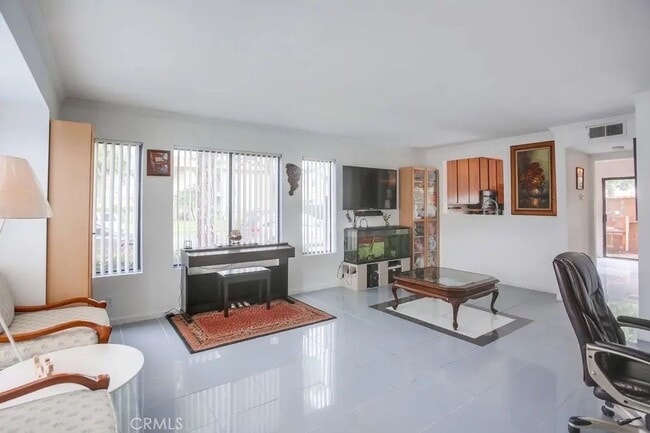 property at 902 S Downey Pl