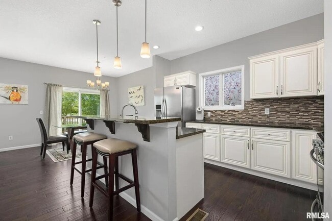 5294 Pandit Dr in Bettendorf, IA - Building Photo - Building Photo