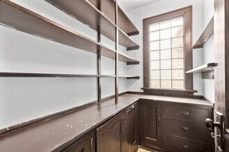 928 E Locust St in Milwaukee, WI - Building Photo - Building Photo