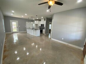 1004 W Hanna St in Denison, TX - Building Photo - Building Photo