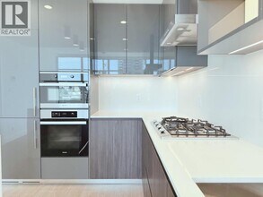 6511 Sussex Ave in Burnaby, BC - Building Photo - Building Photo