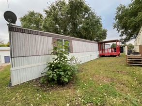 777 E Yerby St in Marshall, MO - Building Photo - Building Photo
