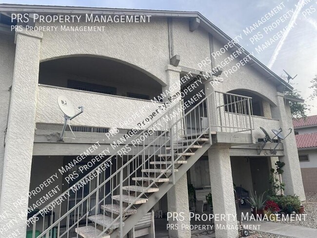 property at 465 W Ivyglen St