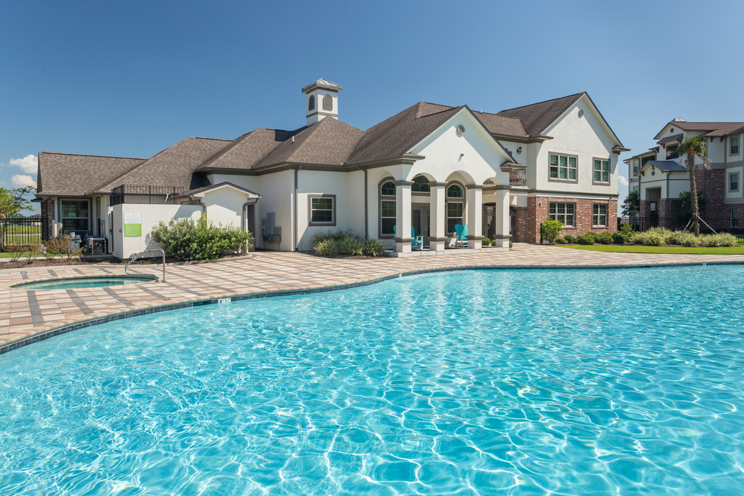 Cameron Isles Apartment Homes in Houma, LA - Building Photo