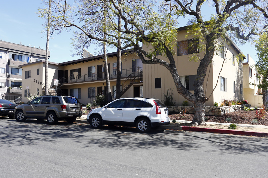 12120 Rochester Ave in Los Angeles, CA - Building Photo