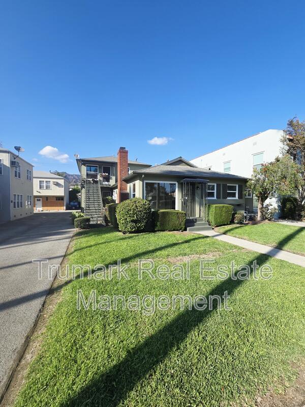 property at 649 W Glenoaks Blvd