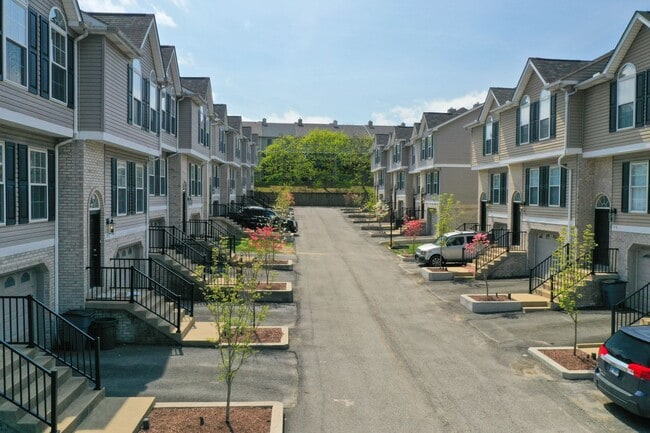211 Katerina Dr in Monaca, PA - Building Photo - Building Photo