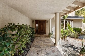 27045 Esward Dr in Calabasas, CA - Building Photo - Building Photo