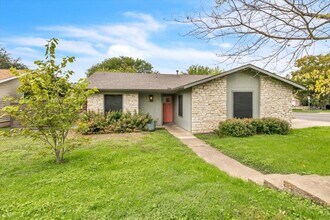 6100 Woodhue Dr in Austin, TX - Building Photo - Building Photo