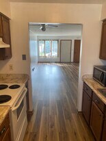 1325 Camden Way in Waukesha, WI - Building Photo