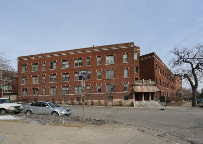 Kenwood Court Apartments in Minneapolis, MN - Building Photo - Building Photo