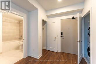 5105-5105 Hurontario St in Mississauga, ON - Building Photo - Building Photo