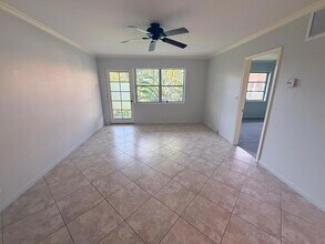 136 NE 19th Ct, Unit 220F in Wilton Manors, FL - Building Photo - Building Photo