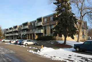 The Riviera in Roseville, MN - Foto de edificio - Building Photo