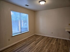 1923 Glen Ridge Dr in Ceres, CA - Building Photo - Building Photo