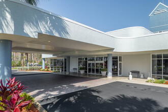 West Bay Village in Kissimmee, FL - Foto de edificio - Building Photo