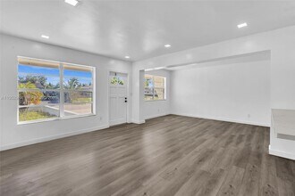 7041 Raleigh St in Hollywood, FL - Building Photo - Building Photo