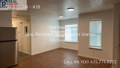 390 980 in Vernal, UT - Foto de edificio - Building Photo