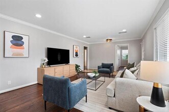 10615 Larchfield Ln in Dallas, TX - Building Photo - Building Photo