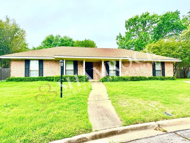 5740 Lakemont Dr