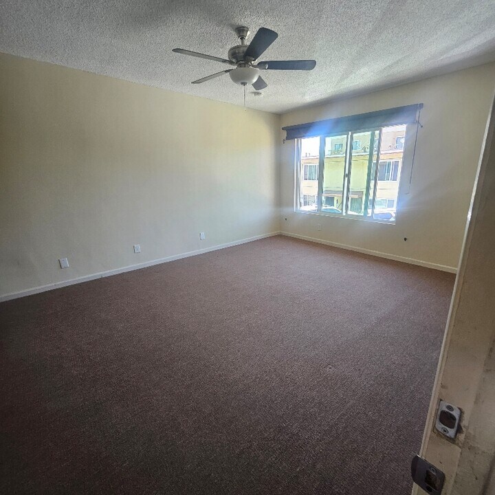 9823-9827 Walnut St in Bellflower, CA - Foto de edificio
