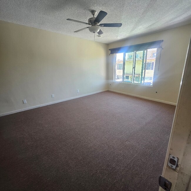 9823-9827 Walnut St