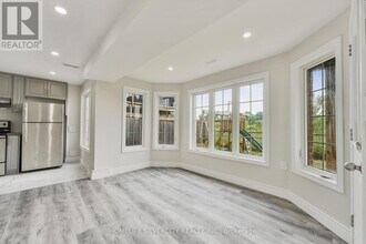 18 Tysonville Cir in Brampton, ON - Building Photo - Building Photo