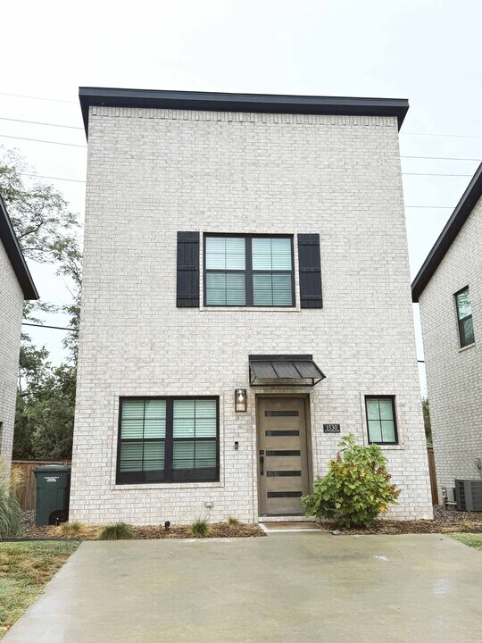 1530 W Cato Springs Rd in Fayetteville, AR - Building Photo