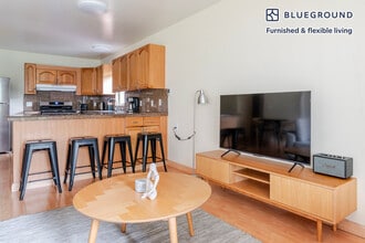 594 Channing Ave in Palo Alto, CA - Foto de edificio - Building Photo