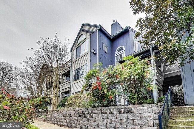 property at 896 Windbrooke Dr