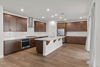 6089 Waddington Wy in Roseville, CA - Building Photo - Building Photo