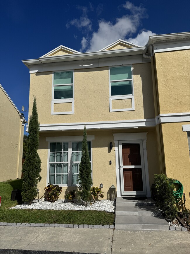 property at 2913 Belmont Ln
