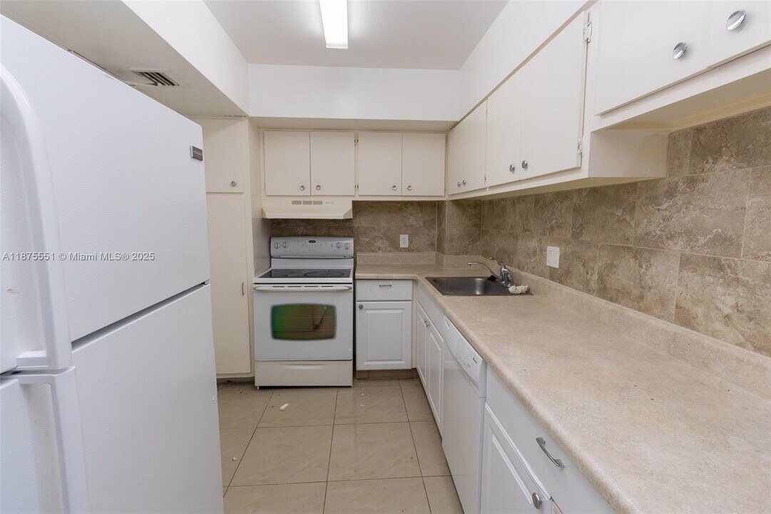 3701 Jackson St in Hollywood, FL - Building Photo