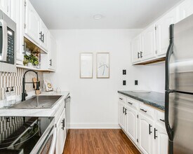 35 Nathan Ln N, Unit 109 in Plymouth, MN - Building Photo - Building Photo