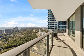 1300 S Miami Ave, Unit 3406 in Miami, FL - Building Photo - Building Photo