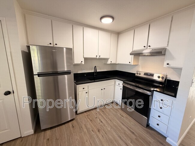 2950 Lanning Ave in Redding, CA - Building Photo - Building Photo