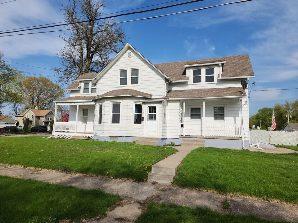 1804 Avenue of the Cities in Moline, IL - Building Photo