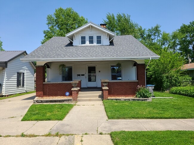 property at 935 E Ft Wayne St