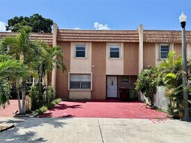 890 W 81st Pl in Hialeah, FL - Building Photo