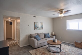 Highland Park in Oklahoma City, OK - Foto de edificio - Interior Photo