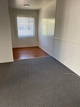 975 S Barrington Ave in Los Angeles, CA - Building Photo - Building Photo