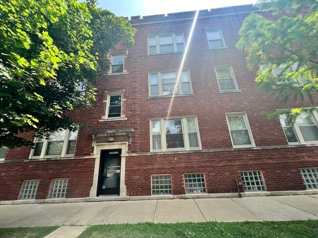 property at 2757 N Monticello Ave