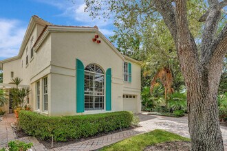 1 Vía Verona in Palm Beach Gardens, FL - Foto de edificio - Building Photo