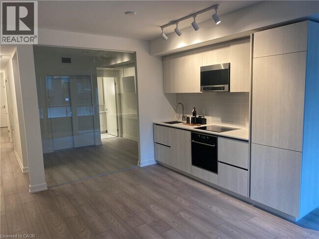 110 Broadway Ave in Toronto, ON - Building Photo - Building Photo