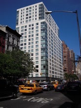 Gramercy Green Residence Hall in New York, NY - Foto de edificio - Building Photo