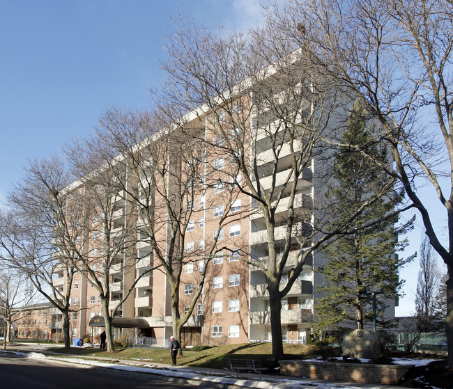 Saratoga Village in Burlington, ON - Building Photo - Primary Photo