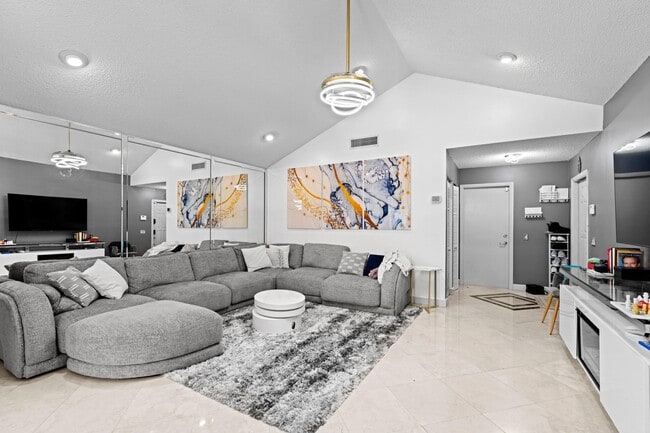 2330 Dover in Weston, FL - Building Photo - Building Photo