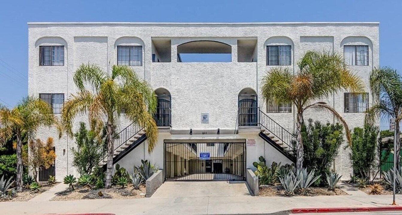 501 E Hyde Park Pl in Inglewood, CA - Building Photo