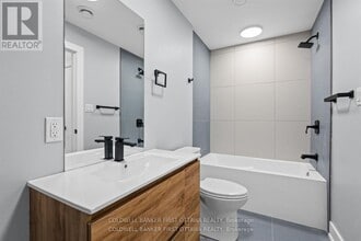 886 Byron Ave in Ottawa, ON - Building Photo - Building Photo