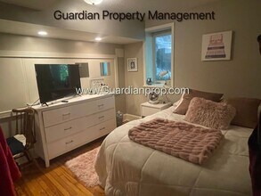1108 Kenwood Pkwy in Minneapolis, MN - Building Photo - Building Photo